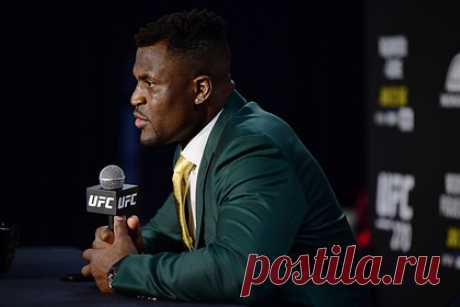 Чемпион UFC Нганну обвинил организацию в срыве сделки на миллион долларов. Французский и камерунский боец смешанного стиля (MMA) Фрэнсис Нганну высказался против политики Абсолютного бойцовского чемпионата (UFC), которая ограничивает спортсменов в заключении контрактов со спонсорами. Действующий чемпион UFC в тяжелом весе обвинил промоушен в срыве сделки со спонсором на миллион долларов.