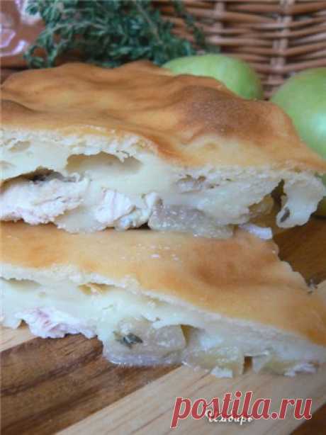 Шарлотка с курицей и яблоками