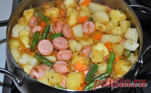 Тушеная картошка с сосисками – пошаговый фоторецепт