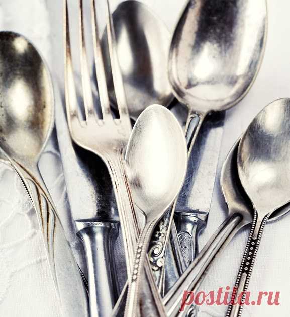 Как просто почистить столовые приборы  Столовые приборы из металла имеют свойство из-за воздействия определенных веществ и продуктов питания, а также жесткой воды со временем тем...