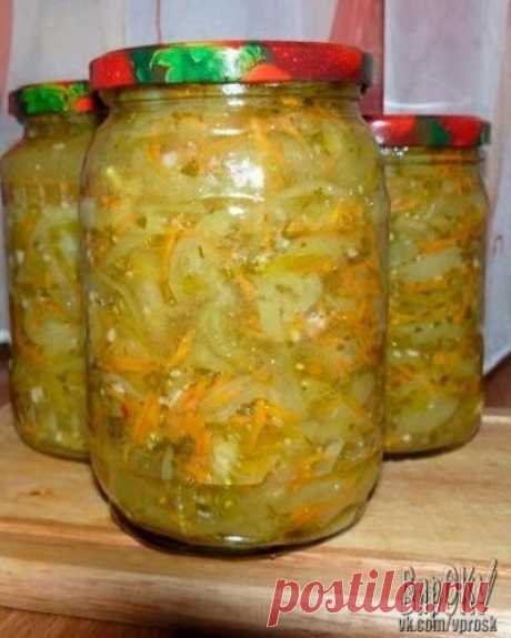 ПРАЗДНИЧНЫЙ САЛАТ ИЗ ЗЕЛЕНЫХ ПОМИДОРОВ

Очень вкусный салат, сладкий. Станет отличным дополнением праздничного стола на Новый год или День рождения.

Состав: 

Зеленые помидоры – 3 кг 
Лук репчатый – 1,5 кг 
Морковь – 1 кг 
Сахар – 200 г 
Растительное масло – 1 ст. (250 мл) 
Соль – 100 г 
Лавровый лист – 4-5 шт. 
Черный перец – несколько горошин. 

Приготовление:

1.Помидоры нарежьте кольцами или дольками.

2.Лук помойте, очистите, порежьте кольцами. 

3.Морковь почистите ...