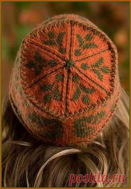 Шапочка-тюбетейка с жаккардовым узором.