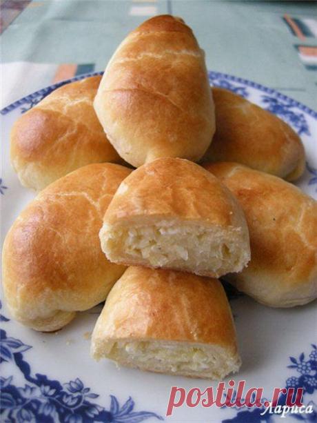 Пирожки с капустой. Тесто рассыпчатое на сметане.