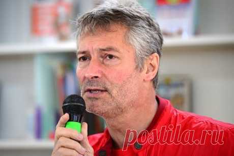 Экс-мэра Екатеринбурга Ройзмана признали иноагентом. Министерство юстиции России включило в реестр физлиц, выполняющих функции иностранного агента, бывшего мэра Екатеринбурга Евгения Ройзмана, адвоката Илью Новикова, журналистку Анну Монгайт и еще трех человек. Минюст также признал иноагентами Виталия Колина, Анну Монгайт, Александру Гармажапову и Федора Телина.