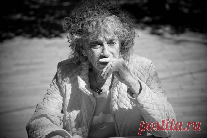 Анна Халприн (94 года), которая танцует с Богом