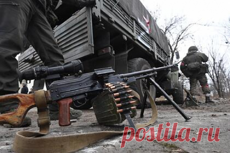 В Минобороны рассказали об уничтожении склада боеприпасов на Украине. Российские военные уничтожили склад боеприпасов на территории воинской части в Житомире. Об этом «Ленте.ру» заявил официальный представитель Минобороны России генерал-майор Игорь Конашенков. По информации министерства, на складе хранились противотанковые ракетные комплексы Javelin и NLOW.