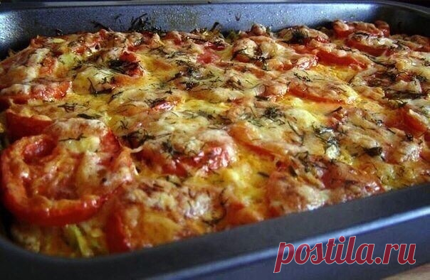 Ароматная Запеканка из кабачков с фаршем и помидорами - никто не устоит 🤗

Нужно :
- 5 небольших кабачков (1,2 кг)
- 400 г фарша
- 3 средних луковицы
- 2 столовые ложки томатной пасты
- 7-8 небольших помидор
- 100 г твердого сыра (можно и без него)
- 4 яйца
- 150 г сметаны
- соль, перец, подсолнечное масло

Готовим 
1. Лук обжарить на сковороде, добавить фарш, посолить, поперчить, ввести томатную пасту.
2. Кабачки натереть на крупную терку, посолить, отжать сок
3. Помидор...