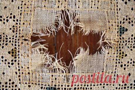 Как состарить ткань в домашних условиях - простые способы Как состарить ткань в домашних условиях с помощью окрашивания чаем, вином, механическое состаривание материала для получения ткани-винтаж.