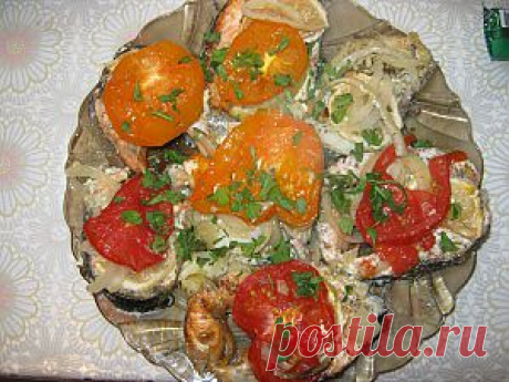 Рыба запеченная с помидорами