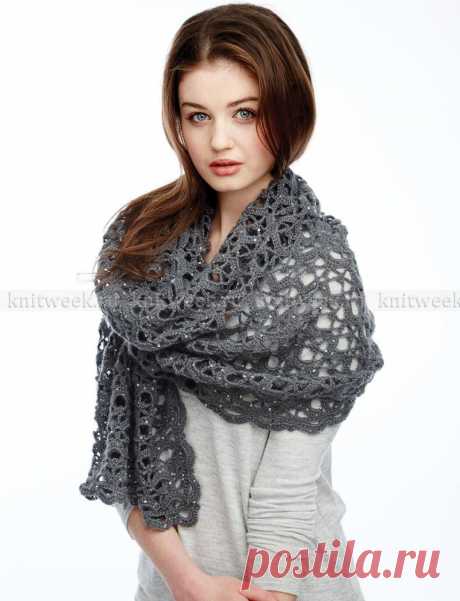 Ажурная шаль с пайетками