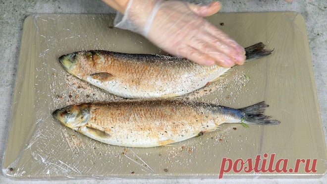 Селёдку всегда солю сама, поэтому и салаты получаются вкуснее Сегодня хочу поделиться с вами рецептом приготовлении сельди пряного посола. Рецепт пряной смеси я взяла из советских ГОСТов, поэтому многим моим читателям будет знаком этот вкус ещё с детства.