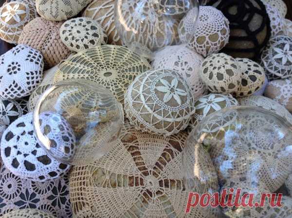 Inspiration! 20 Crochet Covered River Rocks and Other Stones I used to collect rocks. If I had known how back then, I surely would have crocheted decorative cozies for some of them! In honor of that fun memory and the fact that today is Collect Rocks Day, I …