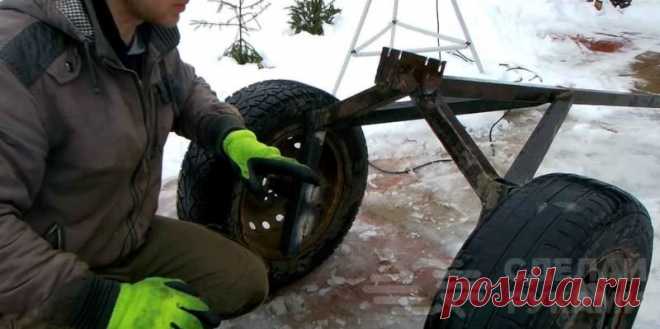 Самодельная тележка для перевозки бревен Если бревна сложены в одном месте, а пилорама находится в другом, то таскать их вручную — не самая лучшая затея, можно и надорваться (особенно, если