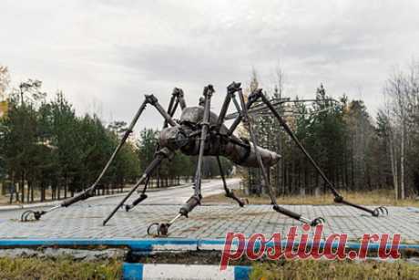 Комар-хранитель Сибири стал финалистом конкурса необычных арт-объектов России. Комар-хранитель Сибири стал финалистом восьмого отборочного раунда всероссийского конкурса самых необычных «народных» арт-объектов «Туту Арт». Так, памятник комару из города Ноябрьск Ямало-Ненецкого автономного округа обошел соперников с колоссальным отрывом — арт-объект набрал 72,4 процента голосов.