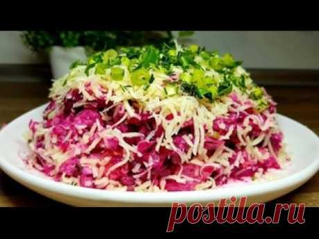 За рецептом этого САЛАТА охотятся все хозяйки! Ну очень Вкусный Салат на праздничный стол! За рецептом этого САЛАТА охотятся все хозяйки! Ну очень Вкусный Салат на праздничный стол! Нам потребуется: свекла 2 шт яйцо 2 шт копченая курица или окорочок 1 ш лук репчатый 1 шт зелень( лук,укроп,петрушка) сыр 50 гр соль и перец по вкусу майонез или сметана 2-3 ст.л растительное масло для жарки..