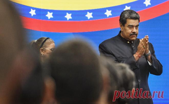 WSJ узнала о предложении США амнистировать Мадуро в обмен на отставку. Вашингтон готов гарантировать, что Мадуро и его помощники не будут преследоваться, а США не станут добиваться их экстрадиции, сообщили источники. Американские власти обвиняют Мадуро в сговоре с целью наводнить США кокаином
