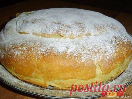 Очень вкусный египетский пирог Это египетская сладость, то ли пирог, то ли пирожное, но скажу одно - это безумно вкусно!Список ингредиентов
дрожжи сухие быстродействующие — 1/2 ч. ложки
мука пшеничная — 3 стакана
масло сливочное — 200 г
сахар — 1 стакан
молоко — 3 стакана
яйца — 2 шт
соль — 1 щепотка
картофельный крахмал