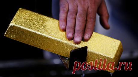 У россиянина обнаружили 10 золотых слитков на 24 млн рублей. В Зее Амурской области мужчина хранил дома десять золотых слитков, общей стоимостью более 20 миллионов рублей. Об этом сообщает Telegram-канал Baza. При обыске в доме у 51-летнего жителя Зеи, подозреваемого в незаконном обороте ...