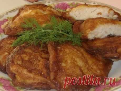 Нежная курочка в кефирном кляре – вкусно и быстро! Ингредиенты: Филе куриное — 300 грамм Чеснок — 2 зубчика Кефир — 100 мл. Яйцо — 1 штука Сода-щепотка, Мука — 2 стол.л. Приготовление: Нарезаем филе небольшими кусочками, отбиваем, добавляем специи, смазываем измельченным чесноком. Смешать кефир, яйцо, соду, соль, сахар, муку. Получается тесто, как блинчики. Обмакиваем каждый кусочек в кляр и обжариваем все кусочки в сковородке, […]