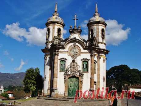 Храм Сан-Франсиску ди Ассиз (Igreja São Francisco de Assis) -  католическая церковь в Ору-Прету, Бразилия / Удивительное искусство