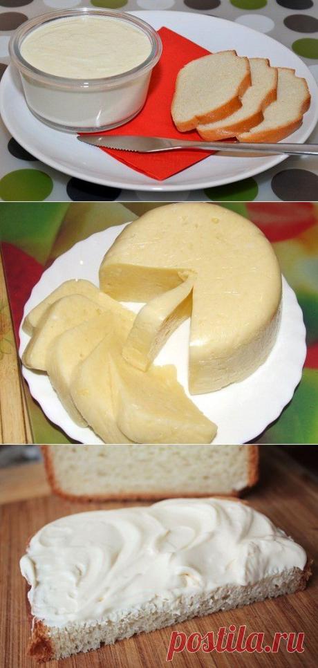 Как приготовить вкусный плавленый ? | Планета женщин
творог – 1 кг;
яйцо – 1 шт.;
сливочное масло – 100 г;
чеснок – 2 зубчика;
зелень, сода, соль.
Важно,  массу не кипятить, греть 
 около 10-ти минут. Затем образовавшуюся загустевшую массу необходимо убрать с огня, добавить в нее нарезанный чеснок, зелень и взбитое яйцо, еще раз перемешать до однородности. Горячую массу переливаем в форму, предварительно смазанную маслом, и на 8 часов убираем в холодильник.