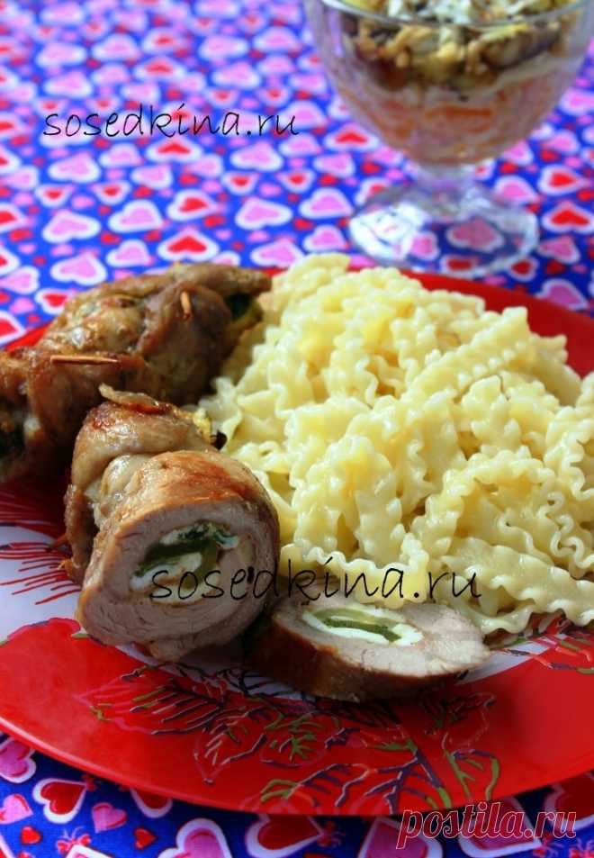 Мясные рулетики с перцем и омлетом.
СОСТАВ:
Перец болгарский – 1 шт
Сыр твёрдый — 100 гр
Яйцо куриное — 2 шт
Свинина — 600 гр
Зелень
Соль, перец.