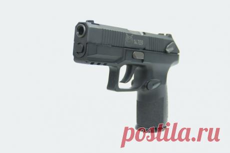 2020 сентябрь. ЦНИИ точного машиностроения (ЦНИИточмаш) Госкорпорации Ростех представил новый 9×19-мм самозарядный компактный пистолет «Полоз», предназначенный для оперативного и скрытого ношения сотрудниками служб МВД и Росгвардии.