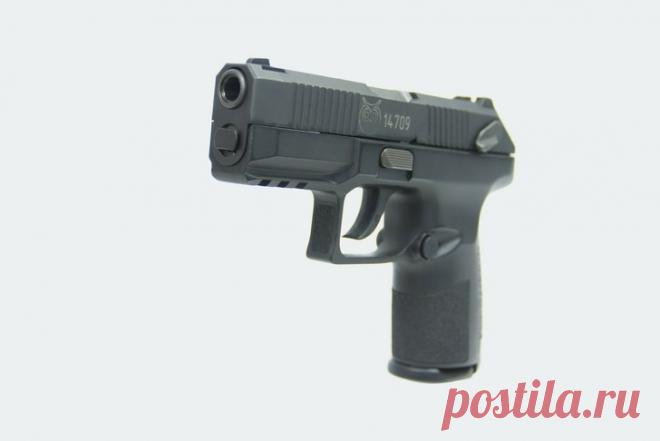 2020 сентябрь. ЦНИИ точного машиностроения (ЦНИИточмаш) Госкорпорации Ростех представил новый 9×19-мм самозарядный компактный пистолет «Полоз», предназначенный для оперативного и скрытого ношения сотрудниками служб МВД и Росгвардии.