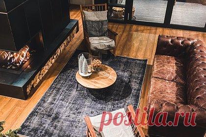 Названы привлекательные для зарубежных дизайнеров элементы русского стиля. Архитектор и дизайнер Александр Осипов рассказал, что его зарубежные коллеги часто привносят в интерьер элементы русского стиля. По его словам, в богатых домах можно часто встретить ковры, массивную мебель из темного дерева, детали интерьера из хрусталя, а также обилие текстиля.