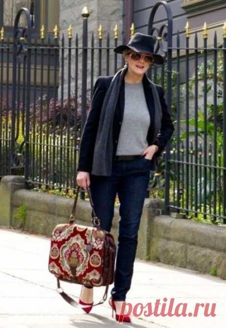 Джинсы для женщины после 50 лет - с чем носить