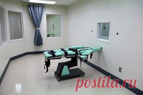 В США отложили проведение трех казней из-за дефицита смертельных инъекций. Власти американского штата Огайо приняли решение отложить проведение трех казней, поскольку штат не может приобрести необходимые для смертельных инъекций препараты из-за отказа фармацевтических компаний продавать подобные вещества, чтобы жители штата не подвергались опасности.