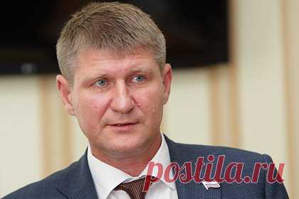 В Госдуме назвали угрозу Киева уничтожить Крым помешательством. Депутат Госдумы от Крыма Михаил Шеремет прокомментировал заявление советника главы офиса Владимира Зеленского Михаила Подоляка о том, что полуостров «нужно уничтожить». Шеремет подчеркнул, что вопрос Крыма гнетет украинские власти, поскольку он является «символом процветания сильной России».