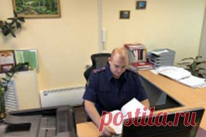 Российский гаишник выкупил у пьяных водителей машины за бесценок и обогатился. В Ноябрьске Ямало-Ненецкого автономного округа (ЯНАО) следователи отдали под суд гаишника, купившего за бесценок у двух пьяных водителей автомобили и продавшего их по рыночной стоимости. Гаишник пообещал освободить их от уголовной ответственности и свое покровительство. Они продали ему машины за 15 и 30 тысяч рублей.