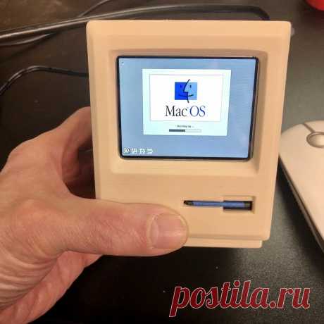 Как сделать мини-копию Macintosh Второй операционной системой в мире, после Windows, является Макинтош. Рыночная доля Макинтош на январь 2021 года около 17%. Интересный факт. Название системы производное от сорта яблок Мекинтош. И это неудивительно, ведь костяк команды, которая сделала этот компьютер, составляли сотрудники