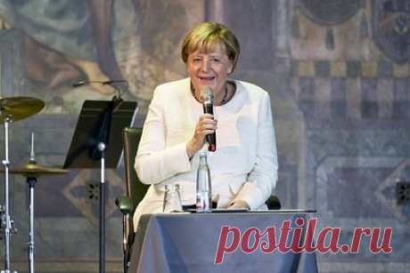 Меркель рассказала о роли России в будущем безопасности Европы. Бывший канцлер Германии Ангела Меркель считает, что страны Евросоюза должны работать над созданием общеевропейской архитектуры безопасности, где Россия будет также привлечена к ее созданию. Меркель в очередной раз подвергла жесткой критике военную операцию на Украине, назвав это нарушением международного права.