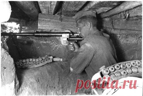 И один в поле воин. Подвиг Ивана Лысенко: один против 15 танков | Чёрт побери 9 августа 1943 года бронебойщик старший сержант Лысенко вступил в единоборство с пятнадцатью немецкими танками и вышел из него победителем.  Иван Тимофеевич Лысенко  В первой половине августа 1943 года 27-я армия Воронежского фронта успешно наступала на ахтырском направлении. Враг то и дело переходил в контратаки, используя заранее подготовленные рубежи в глубине обороны. 147-я стрелковая дивизия...