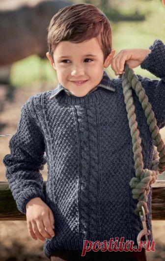 Классический пуловер с косами для мальчика спицами