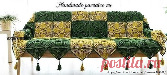 Накидка для дивана квадратными мотивами крючком.