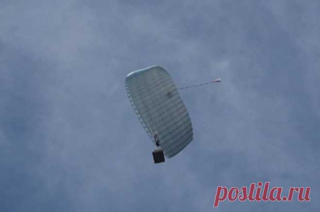 «Ростех» представил линейку парашютных систем на выставке Dubai Airshow. Участники и гости мероприятия смогут ознакомиться с парашютами специального назначения «Дальнолет» и «Беркут-2».