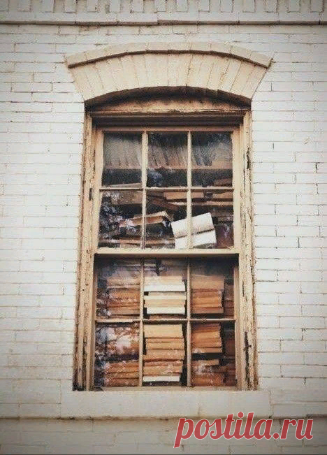 Как-то попал на приём к целителю, ну провёл он сеанс, разговорились.

— Может посоветуете что-нибудь? Для здоровья...

— Ну, если по секрету разве что...

— Буду только рад!

— Спи пока не выспишься, ешь так, чтобы голодным из-за стола вставать, никуда холодильник не денется, проголодаешься - ещё сможешь поесть, на ночь не наедайся, чтобы пища не портилась в желудке до утра, семена льна и пророщенную пшеницу употребляй, семена наладят пищеварение, а пшеница сильной энергет...