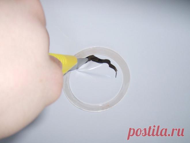 Как заделать дырку в натяжном потолке и как заделать порез при ремонте своими руками: фото- и видео- инструкция