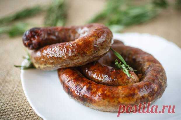 Пошаговое руководство по приготовлению домашних колбасок - Steak Lovers - 18 ноября - 43630616787 - Медиаплатформа МирТесен Сомнительное качество отдельных магазинных продуктов и дефицит продовольственных товаров из списка эмбарго побудил многих всерьез заняться кулинарией. Список домашних заготовок заметно расширился, и кроме традиционных солений и варений теперь дома делают собственные сыры и колбасы. Помимо экономии - 18 ноября - 43630616787 - Медиаплатформа МирТесен