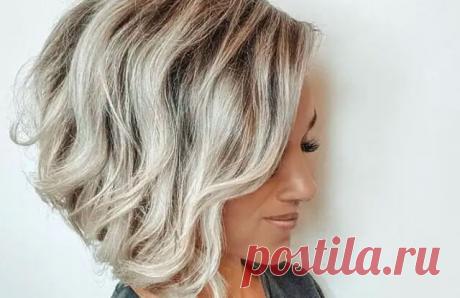 Модный цвет волос весны 2021: трендовые техники и 11 стильных примеров Современные технологии позволяют роковой натуральной брюнетке превратиться в утонченную блондинку, а скромной девушке выразить свой сильный характер счет ярких прядей, милые леди смогут облегчить процесс окрашивания, если выбирают модную технику с темными корнями.В материале мы расскажем о главных трендах весны 2021 году в мире окрашивания. Несомненно, каждая дама сможет среди трендового оттенка найти д...