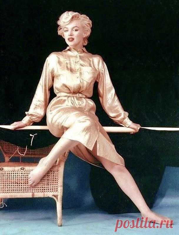 Marilyn Monroe photographed by Milton Greene, 1954. | Flickr