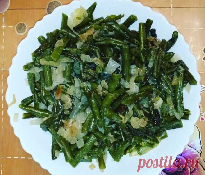 Жареная стручковая фасоль с луком