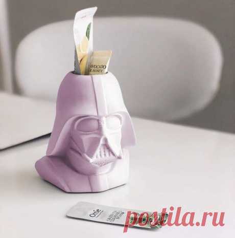 Скульптура органайзер Vase Head в образе Дарта Вейдера 14,5 см свето-лиловый №713408 - купить в Украине на Crafta.ua Скульптура органайзер Vase Head в образе Дарта Вейдера 14,5 см свето-лиловый ручной работы от мастера Vase Head органайзеры на Crafta.ua ✅Хенд мейд Скульптура органайзер Vase Head в образе Дарта Вейдера 14,5 см свето-лиловый в Украине по выгодной цене☝