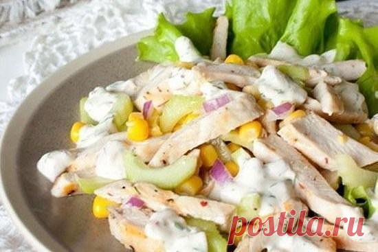 5 лучших рецептов сочной грудки

1. Куриная грудка с яблоком: диетический ужин на 5+ 

Яблоко в этом блюде не просто витаминное дополнение, а очень важный ингредиент, делающий такую грудку еще более нежной! Попробуйте! 

Ингредиенты: 

• Куриная грудка 300 г 
• Яблоки 1 штука 
• Лук 1 головка 
• Соус соевый 1 столовая ложка 
• Оливковое масло 
• Соль, перец по вкусу 

Приготовление: 

1. Нарезать грудку на небольшие кусочки и положить ее мариноваться в небольшом количестве...