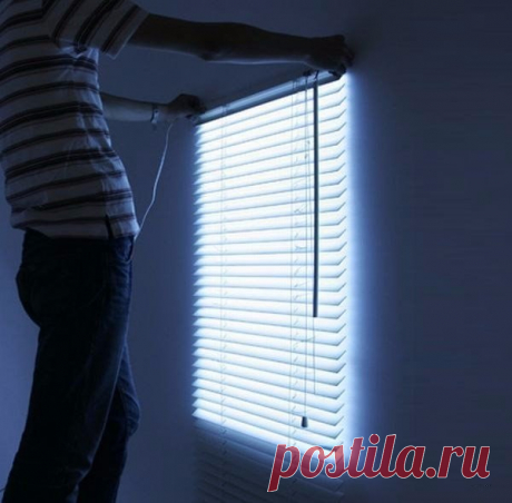 Необычный светильник имитирующий окно.