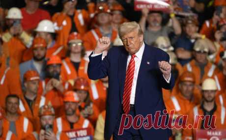 Трамп в два раза повысил пошлины на сталь и алюминий. Повышение пошлин до 50% поможет американским сталелитейной и алюминиевой отраслям, которые «возрождаются как никогда раньше» и «устранит угрозу национальной безопасности», уверен Трамп