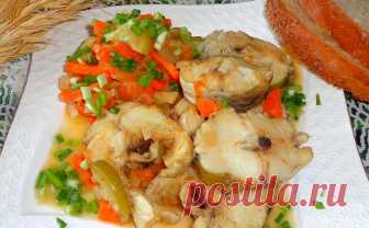 Минтай с картошкой и помидорами